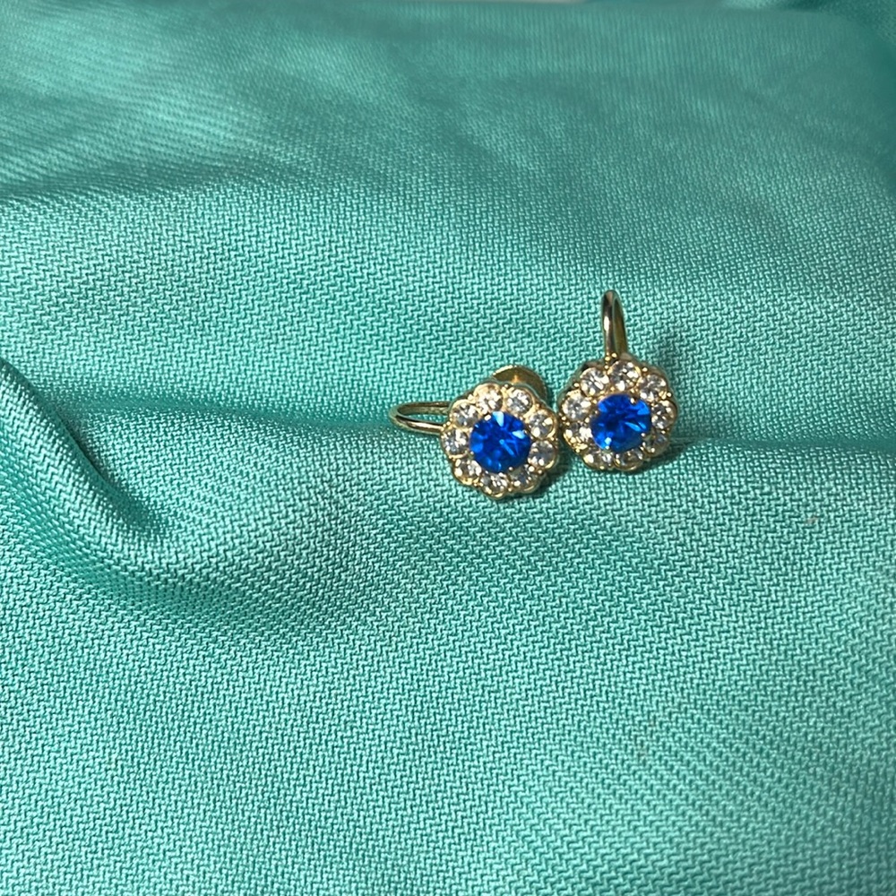 Vintage Coro screwback earrings. Bright blue centre stones with crystal halo